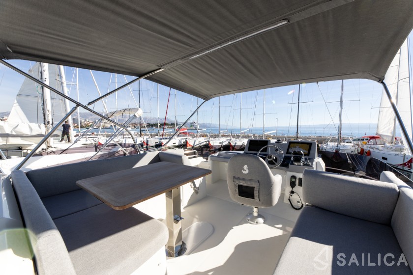 Swift Trawler 41 - Yacht Charter Sailica