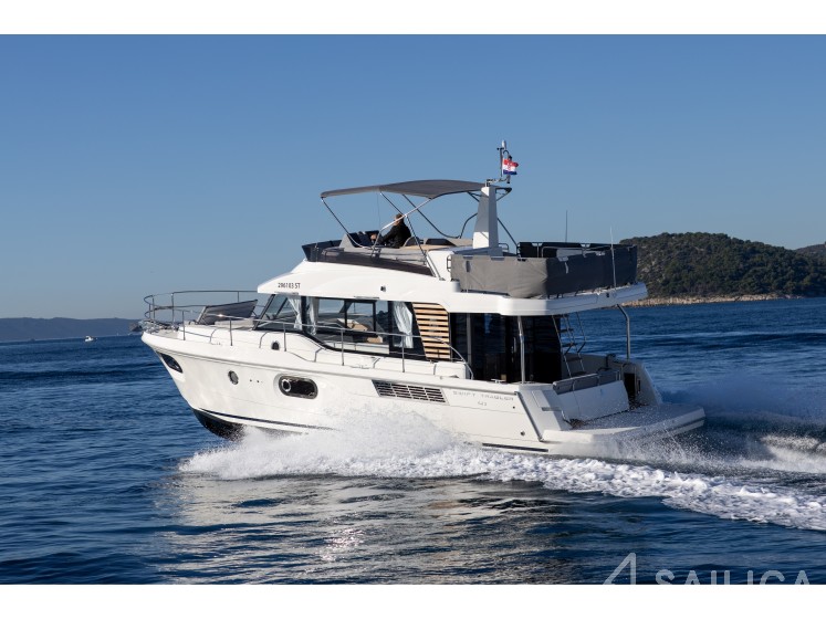 Swift Trawler 41 - Yacht Charter Sailica