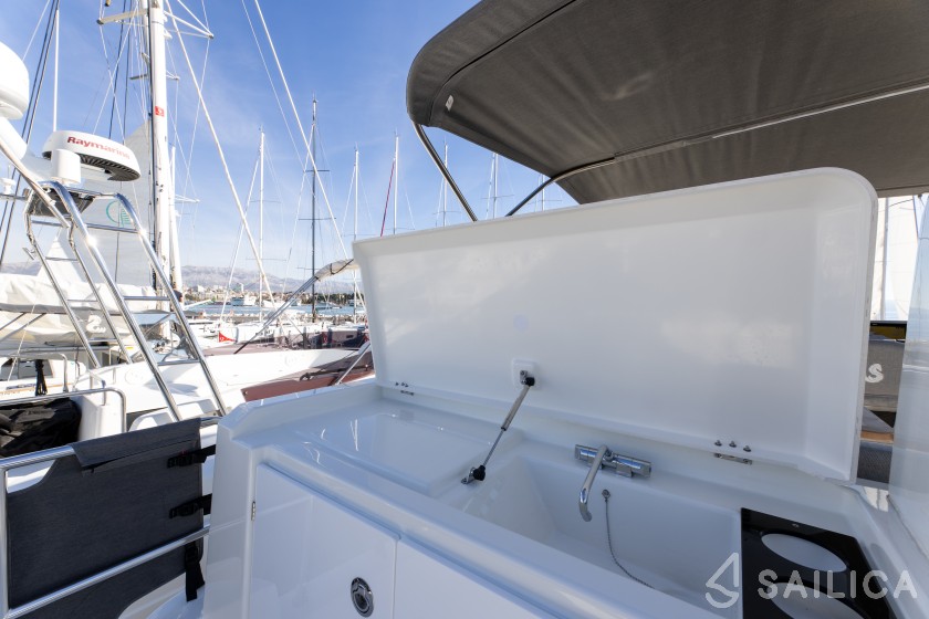 Swift Trawler 41 - Yacht Charter Sailica