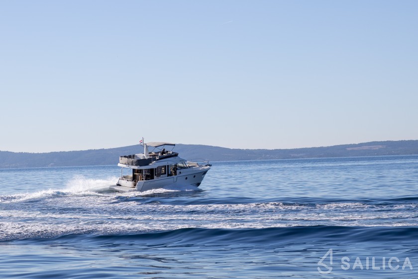 Swift Trawler 41 - Yacht Charter Sailica