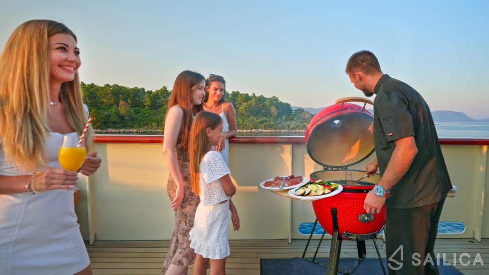 Motoryacht - Yacht Charter Sailica