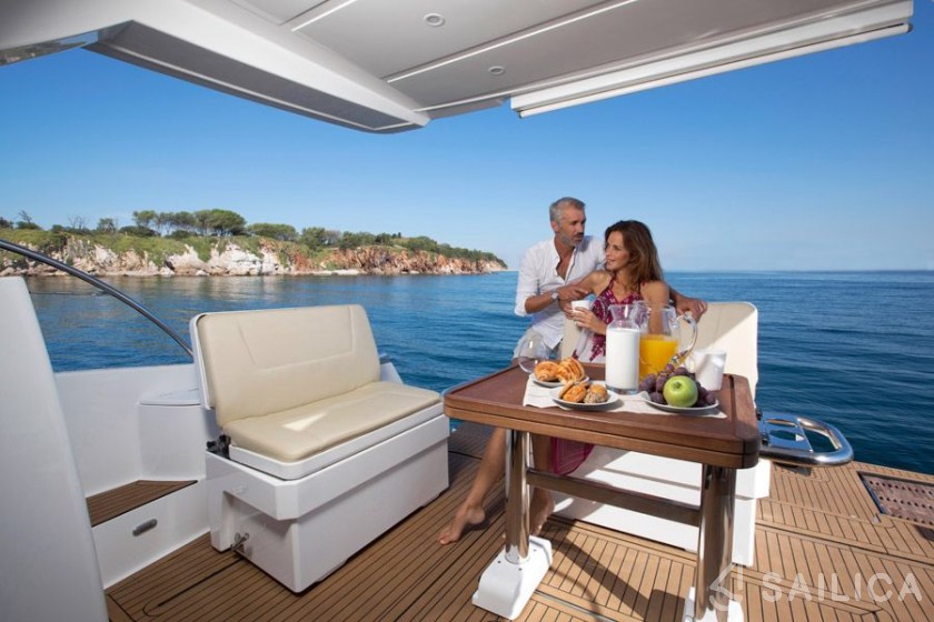 Bavaria Virtess 420 Fly - Yacht Charter Sailica