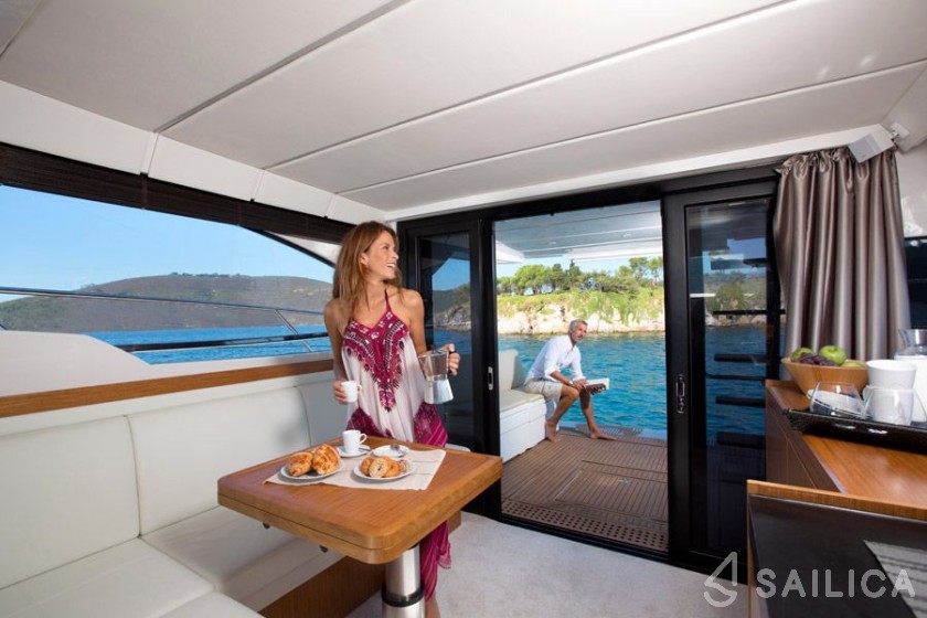 Bavaria Virtess 420 Fly - Yacht Charter Sailica