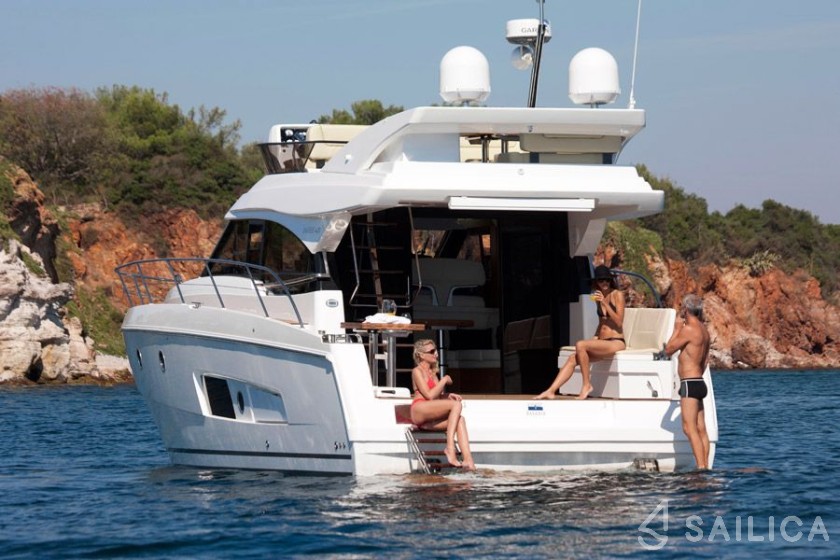 Bavaria Virtess 420 Fly - Yacht Charter Sailica