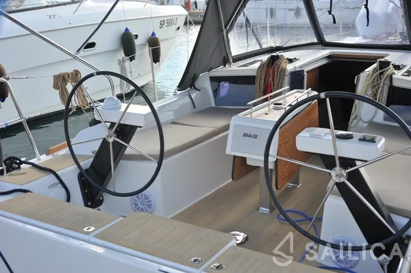Dufour 360 GL - Yacht Charter Sailica