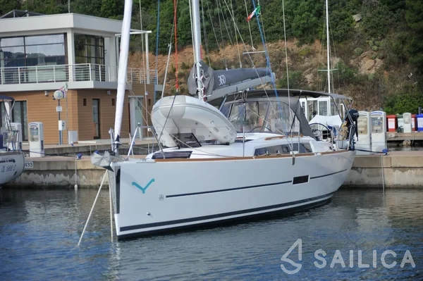 Dufour 360 GL - Yacht Charter Sailica