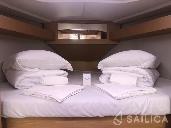 Dufour 360 GL - Yacht Charter Sailica