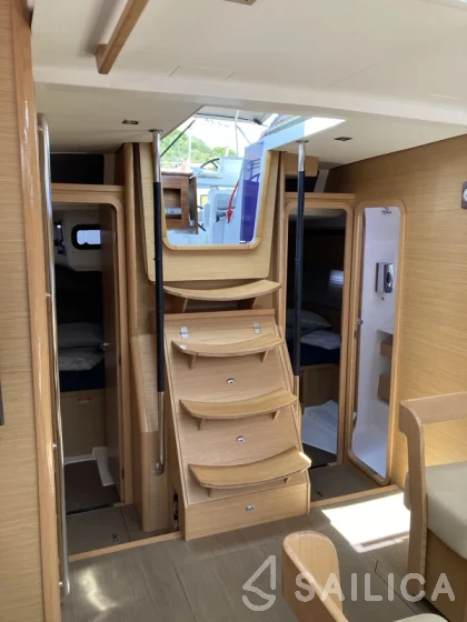 Dufour 520 GL - Yacht Charter Sailica