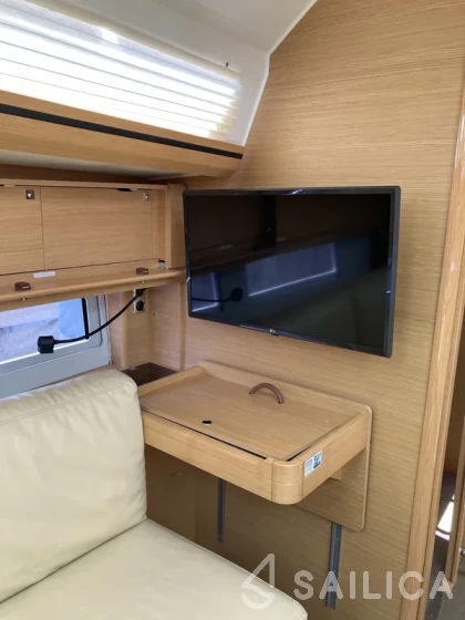 Dufour 520 GL - Yacht Charter Sailica
