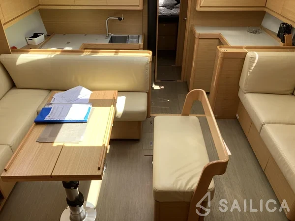 Dufour 520 GL - Yacht Charter Sailica
