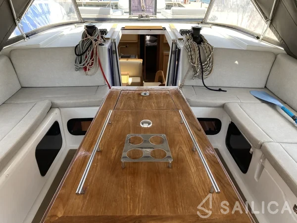 Dufour 520 GL - Yacht Charter Sailica