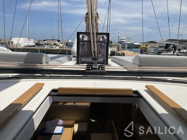 Dufour 520 GL - Yacht Charter Sailica