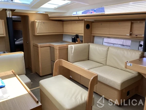 Dufour 520 GL - Yacht Charter Sailica