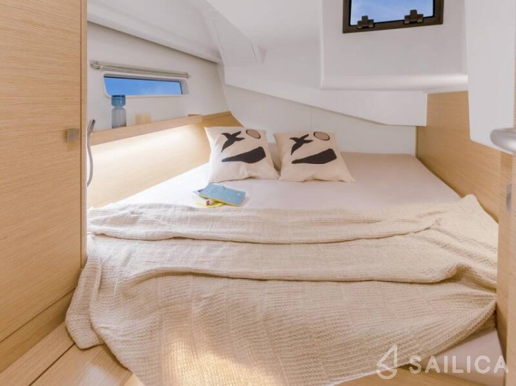 Hanse 410 - Yacht Charter Sailica