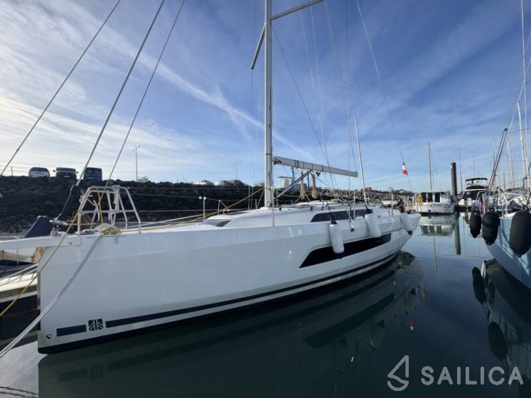 Dufour 37 - Yacht Charter Sailica