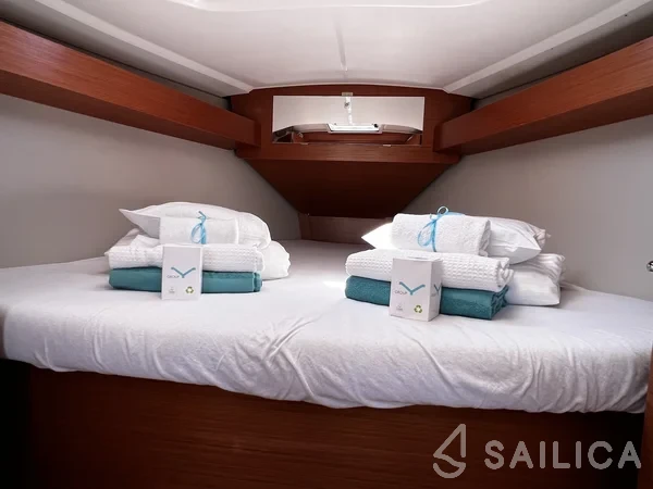 Dufour 360 GL - Yacht Charter Sailica