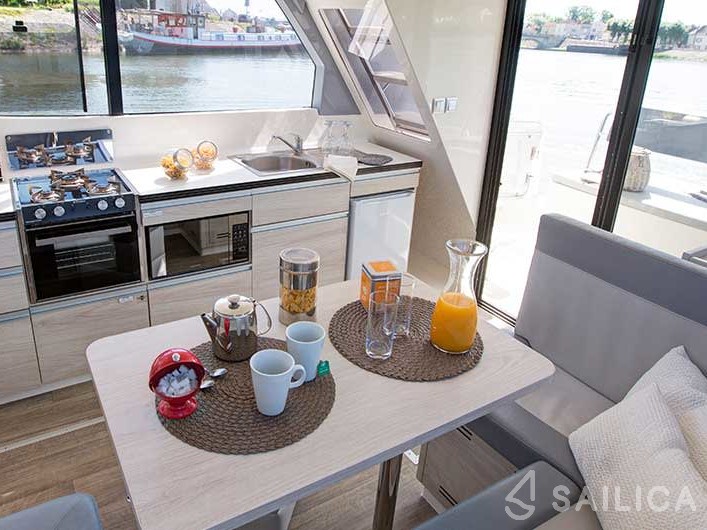 Le Boat Horizon 2 - Yacht Charter Sailica