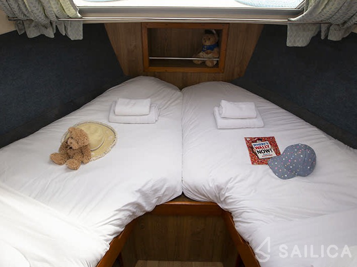 Le Boat Crusader - Yacht Charter Sailica