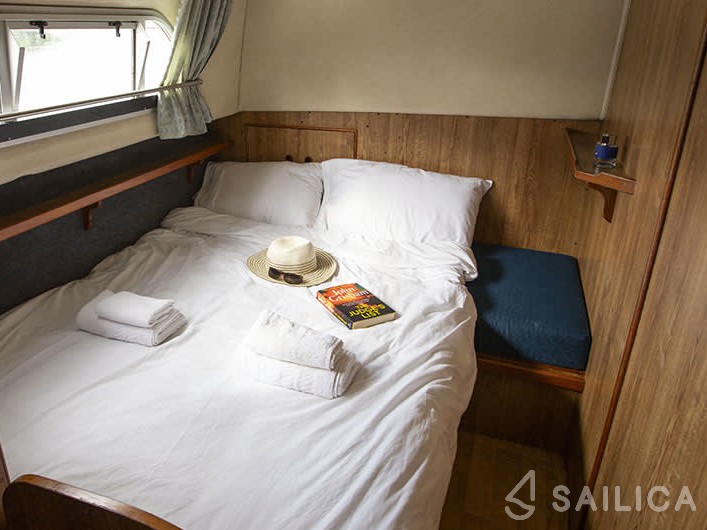 Le Boat Crusader - Yacht Charter Sailica