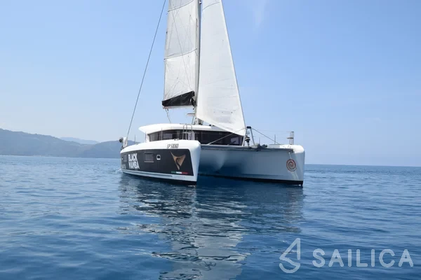 Lagoon 42 - Yacht Charter Sailica