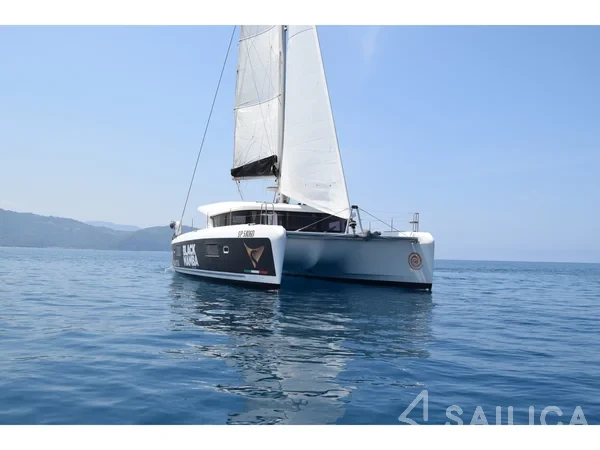Lagoon 42 - Yacht Charter Sailica