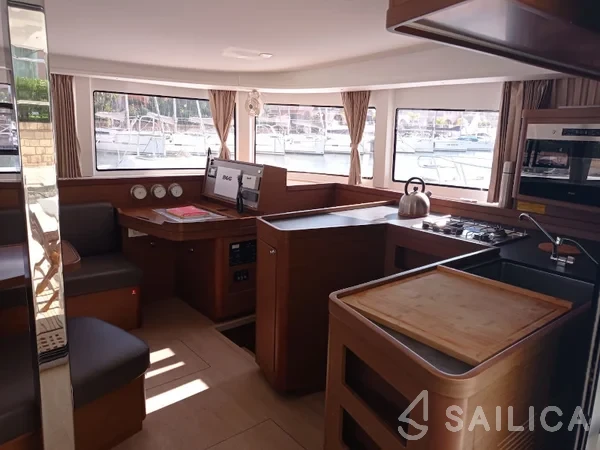 Lagoon 42 - Yacht Charter Sailica
