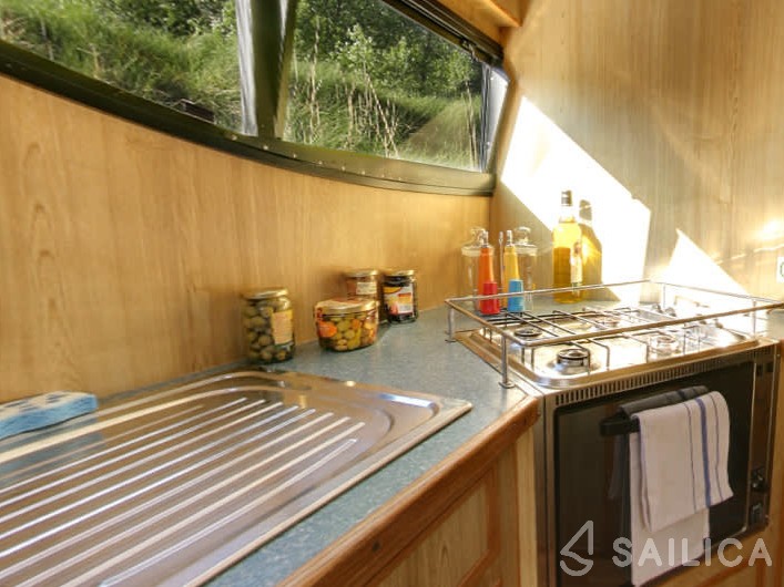 Le Boat Caprice - Yacht Charter Sailica