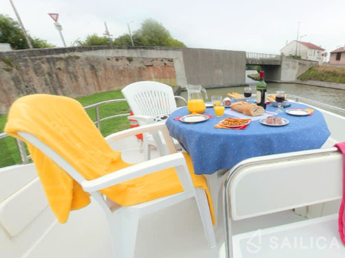 Le Boat Tango - Yacht Charter Sailica