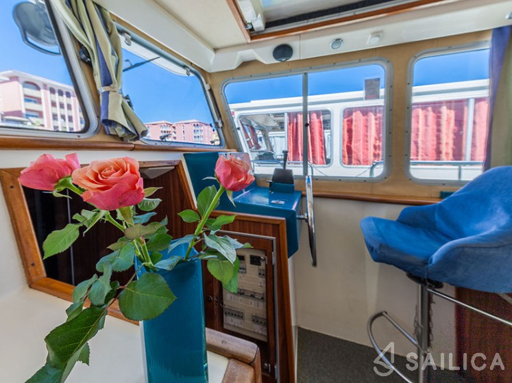 Pénichette 1260 - Yacht Charter Sailica