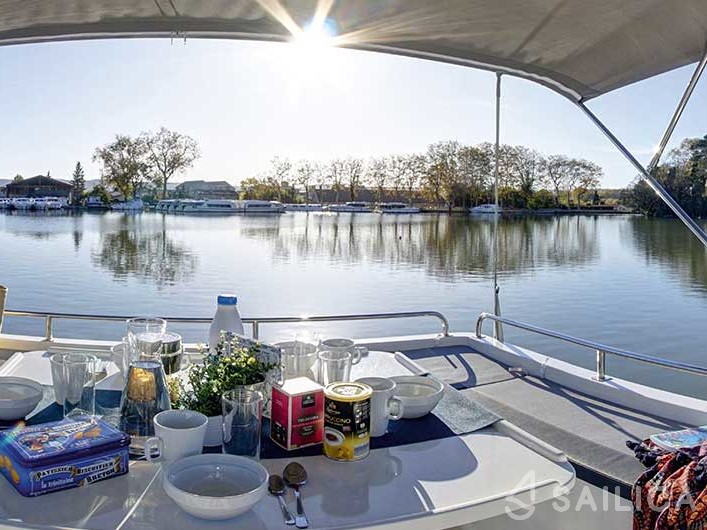 Le Boat Horizon 2 - Yacht Charter Sailica