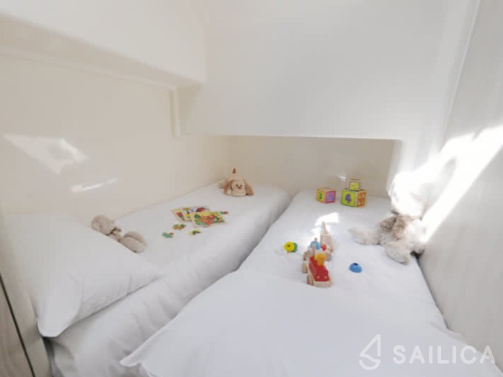 Le Boat Horizon 2 - Yacht Charter Sailica