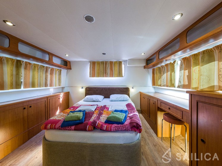 Europa 400 - Yacht Charter Sailica