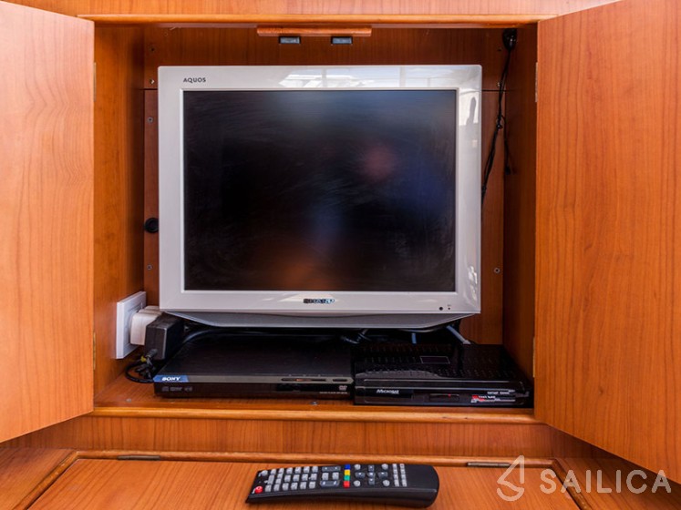 Europa 400 - Yacht Charter Sailica