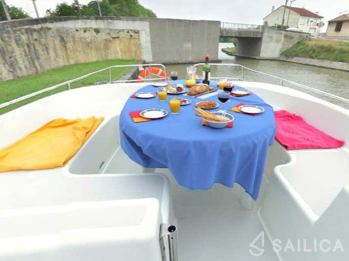Le Boat Salsa A - Yacht Charter Sailica