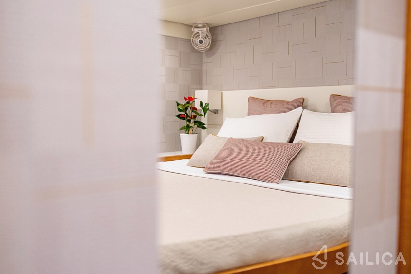 Lagoon 560 - Yacht Charter Sailica