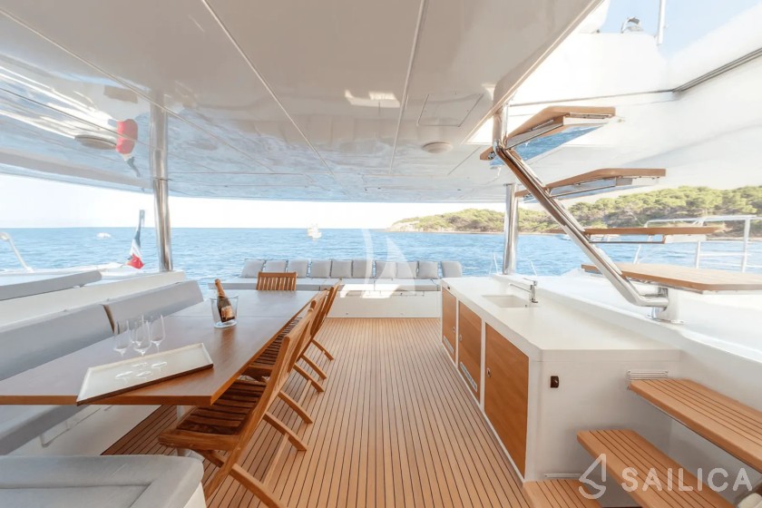 Lagoon 620 - Yacht Charter Sailica