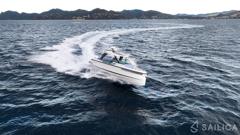 Saxdor 320 GTO - Yacht Charter Sailica
