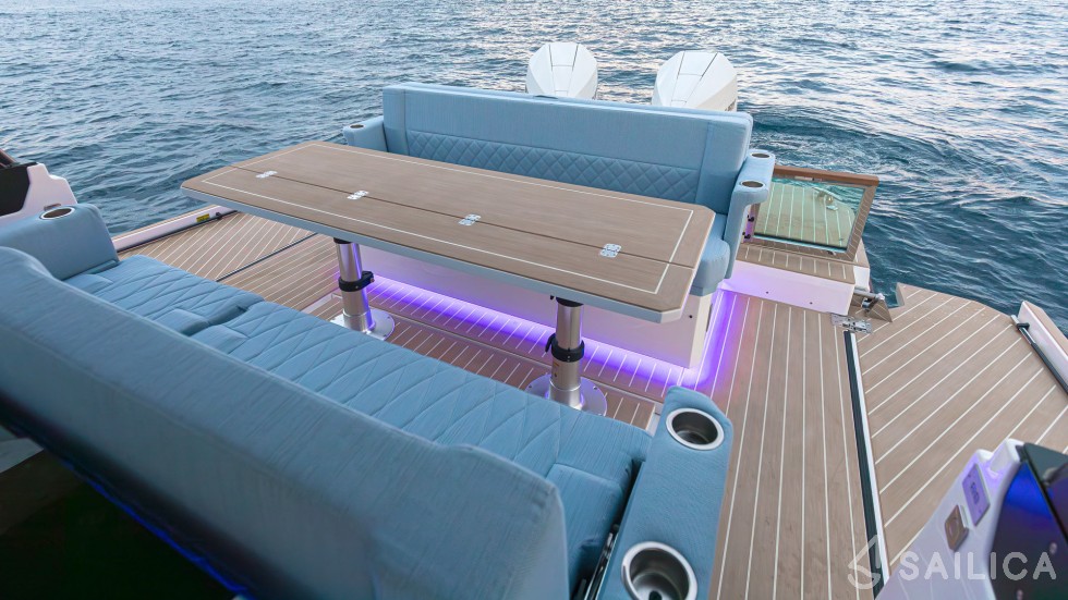 Saxdor 320 GTO - Yacht Charter Sailica