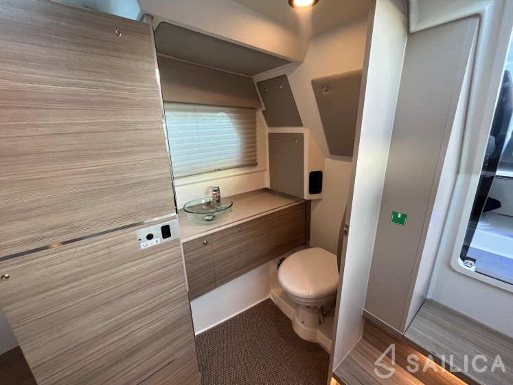 Saxdor 320 GTO - Yacht Charter Sailica