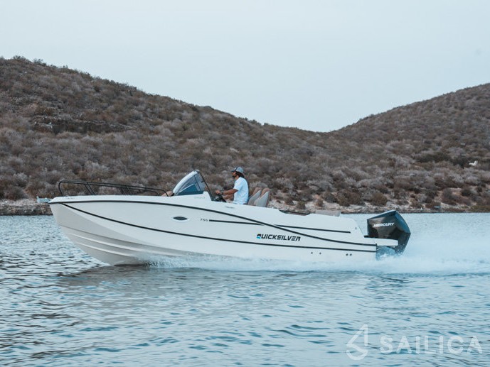 Quicksilver Activ 755 Sundeck - Yacht Charter Sailica