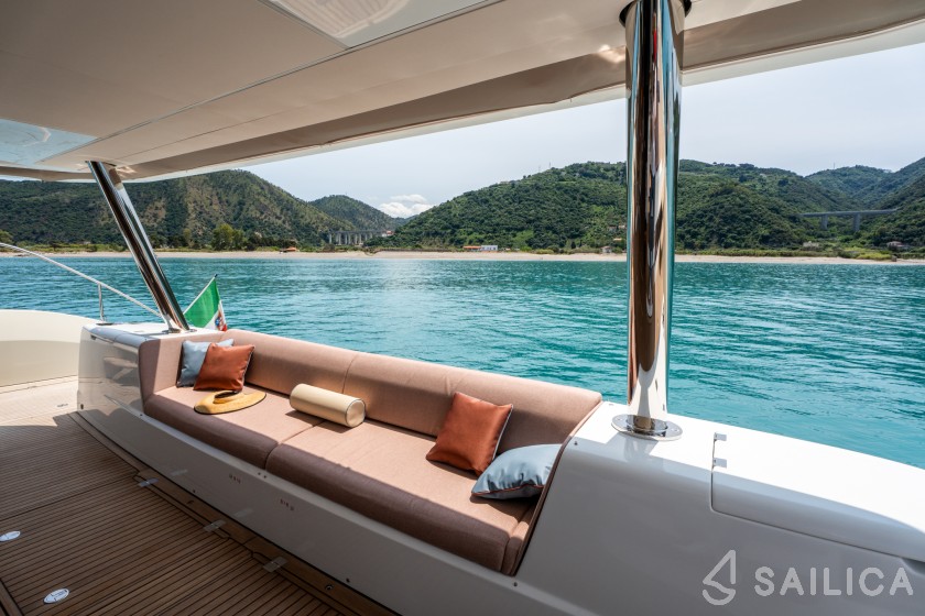 Lagoon Sixty 5 - Yacht Charter Sailica