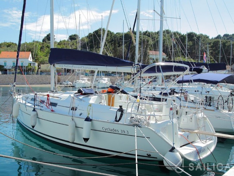 Cyclades 39.3 - Yacht Charter Sailica