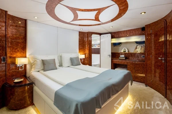 Amer 86 - Yacht Charter Sailica