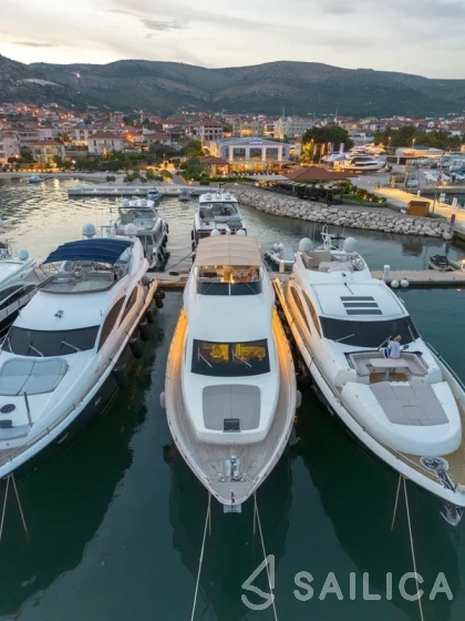 Amer 86 - Yacht Charter Sailica
