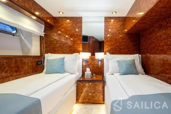 Amer 86 - Yacht Charter Sailica