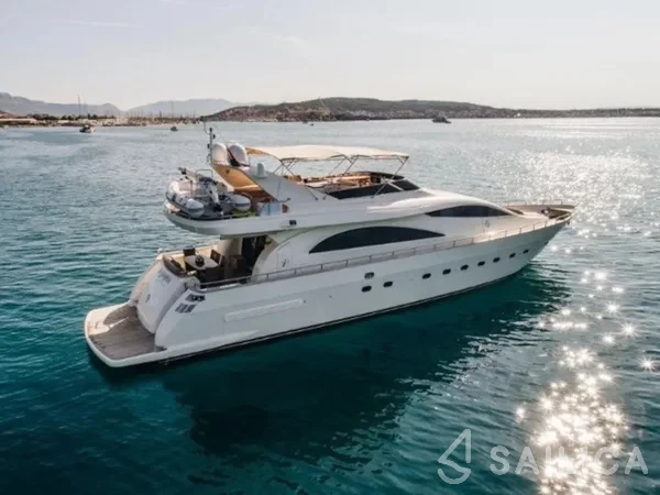 Amer 86 - Yacht Charter Sailica