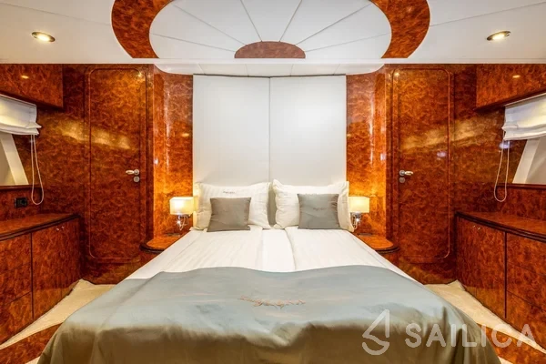 Amer 86 - Yacht Charter Sailica