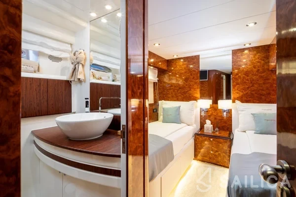 Amer 86 - Yacht Charter Sailica