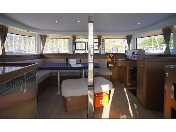 Lagoon 42 - Yacht Charter Sailica