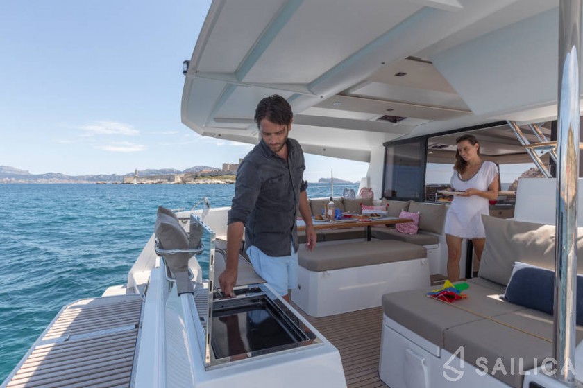 Astréa 42 - Yacht Charter Sailica